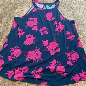 Size 2 Torrid tank top never worn